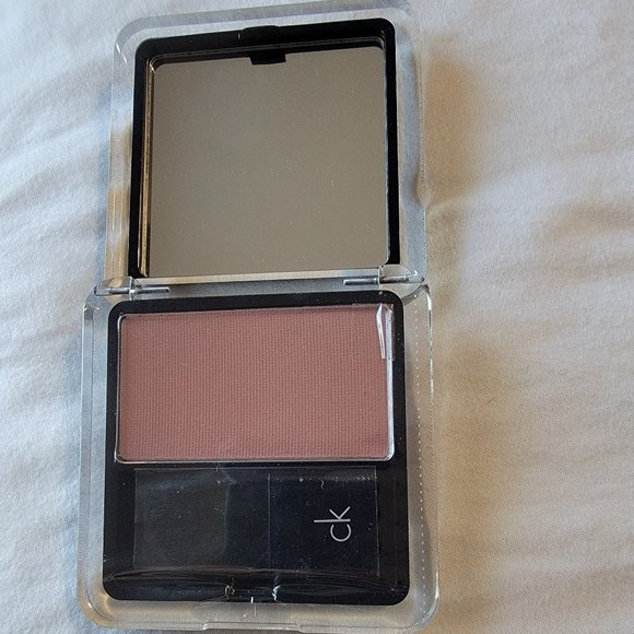 Calvin Klein Blush, flush with desire, velvet blush, Color: 107 skin - Picture 3 of 5